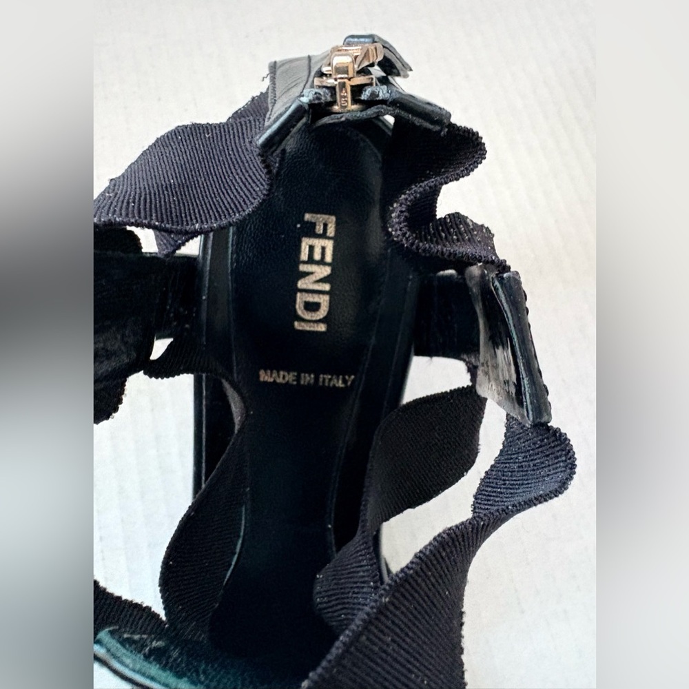 Fendi Black Patent Leather T-strap Wedge Sandals with Logo Hardware Size 38.5/ 8 - Picture 13 of 15